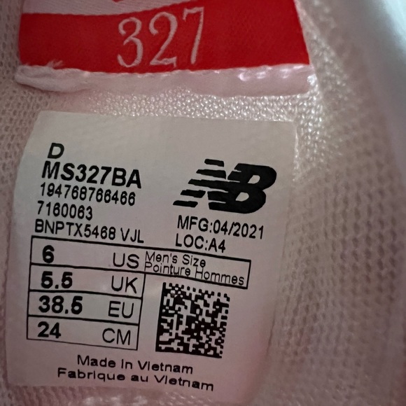 *SOLD* NWT New Balance 327 RARE Colour - Picture 9 of 9